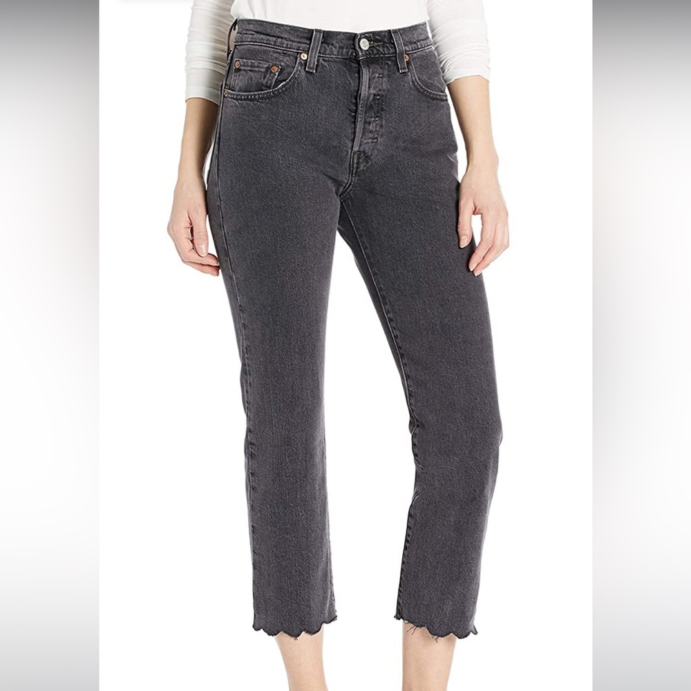 LEVIS 501 | SCALLOP HEM HIGH RISE CROPPED BLACK JEANS 28